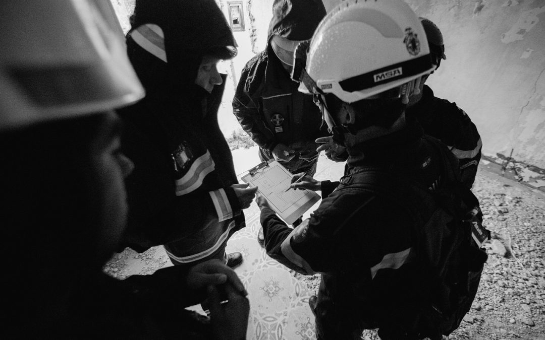 Dinas Damkar Bangka Tengah Hapus Sarang Tawon di Terminal