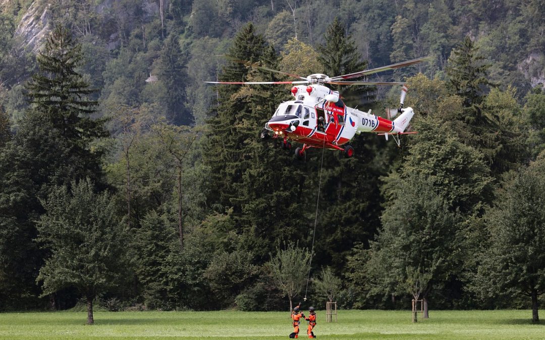 Penyemprotan Disinfektan di Jalan Protokol